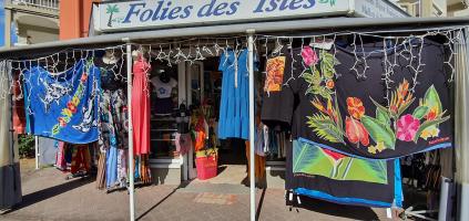 FOLIES DES ISLES - Magasin de souvenirs sur les Trois ilets à la pointe du bout : Bijoux, portes clefs, magnets, création personnalisées